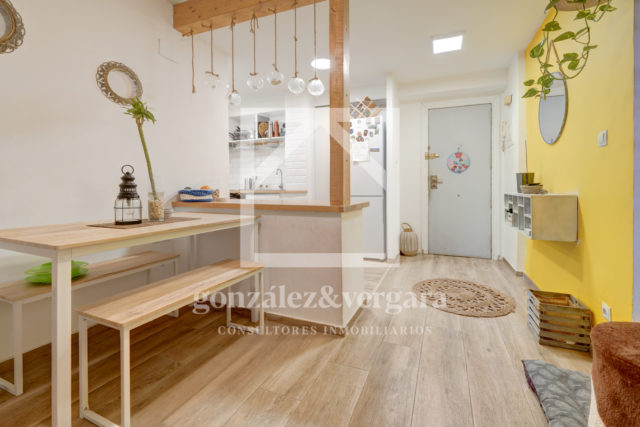SE VENDE FANTÁSTICO PISO CON BALCÓN EN C/ DAMA DE ELCHE. VALENCIA: 240.000,-€