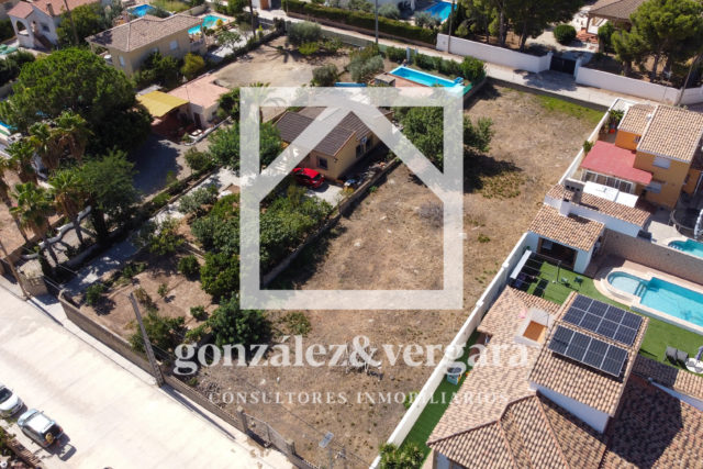 SE VENDE FANTÁSTICA PARCELA EN LA POBLA DE VALLBONA. 1000M2. AVD DE LA MERCED. (URBANIZACIÓN MAQUIVA). 70.000€