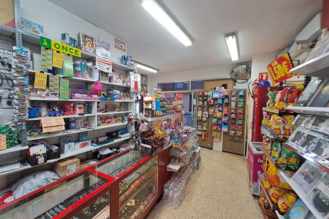 SE TRASPASA COMERCIO MULTISERVICIOS EN C/ TOTANA DE VALENCIA: 35.000,-€
